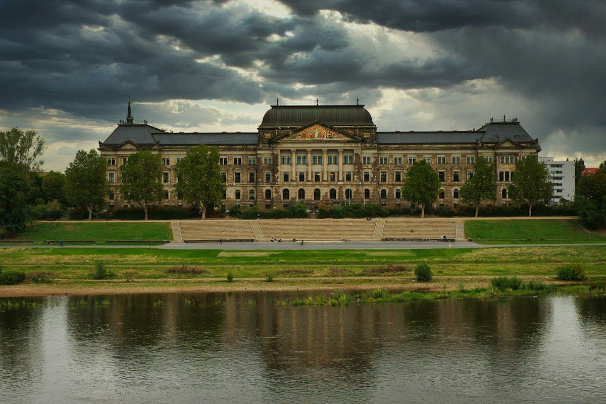 Großes öffentliches Gebäude